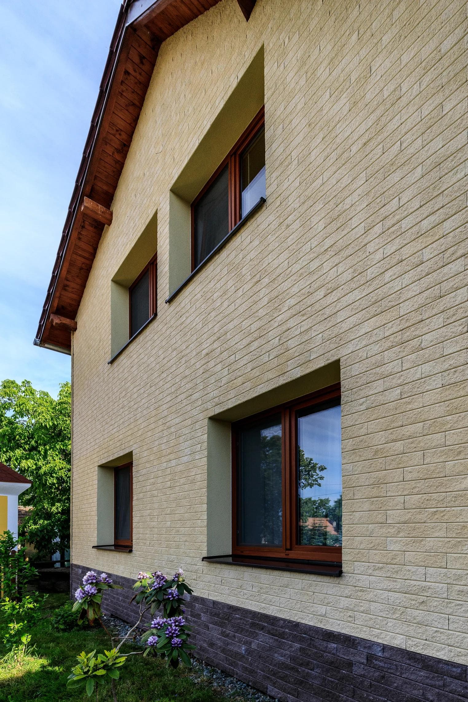 Centrum Fasád s.r.o. — odvetrané fasády Lifebrick, Trenčín